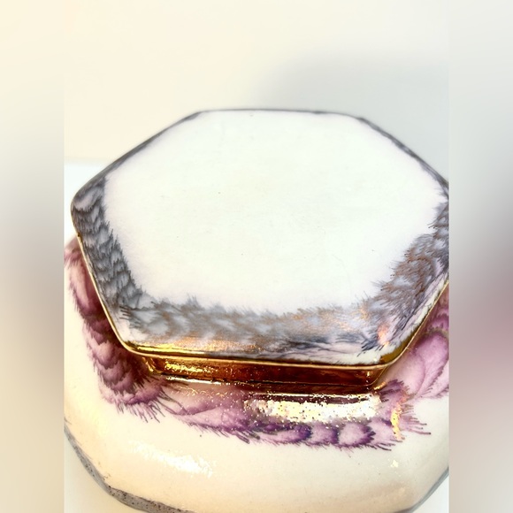 Cherish Porcelain vanity container or dresser box. Art nouveau style. - Picture 6 of 12